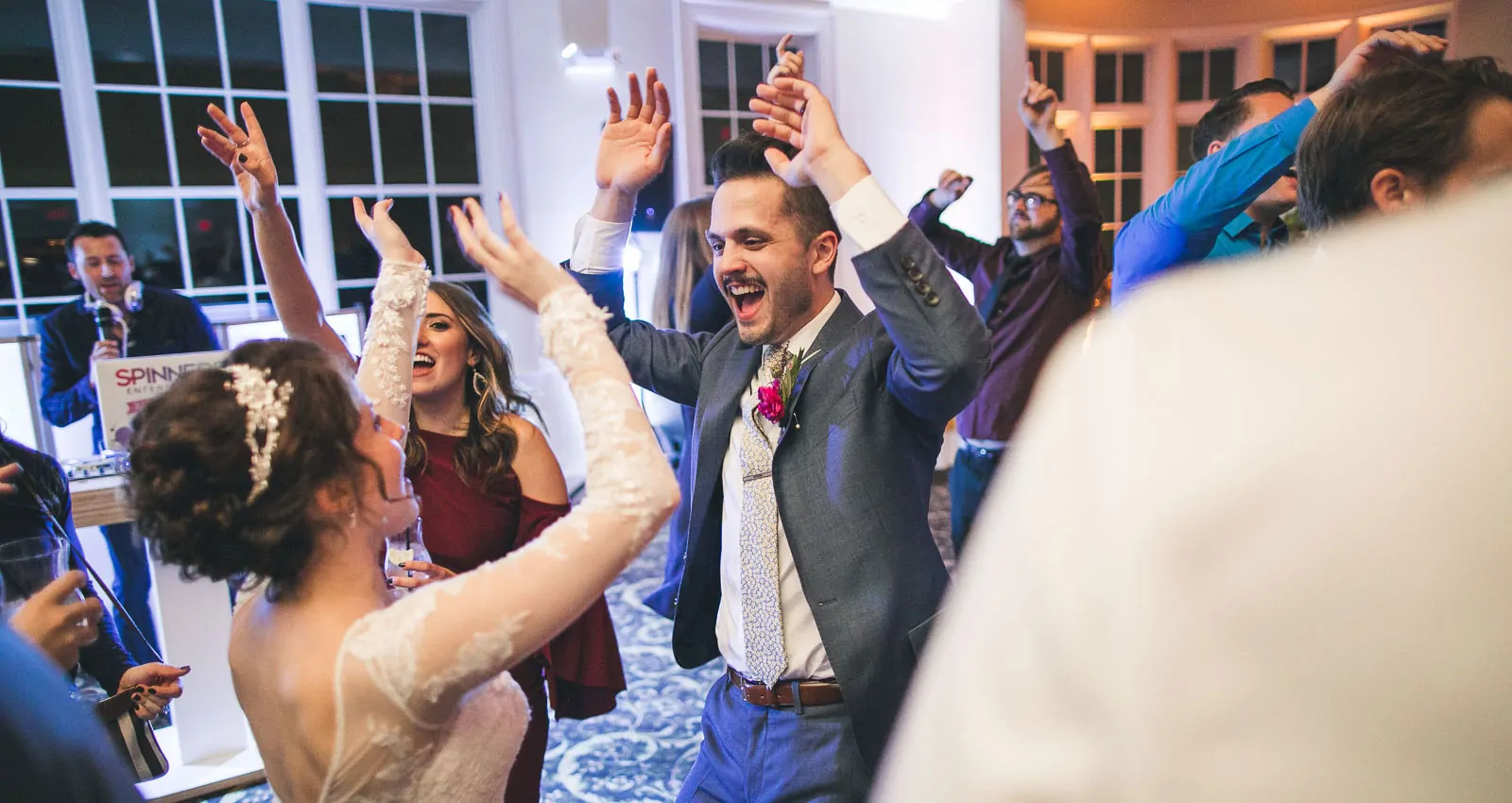 5 Secrets to Keeping People On The Dance Floor At Your Wedding
