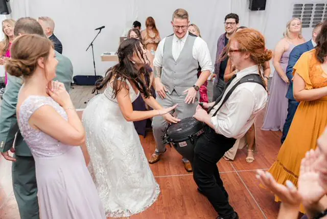 How To Choose Live Band for Wedding