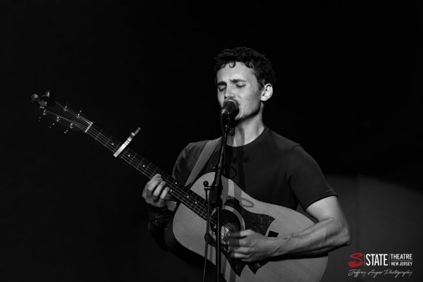 Live guitar black and white Live guitar black and white